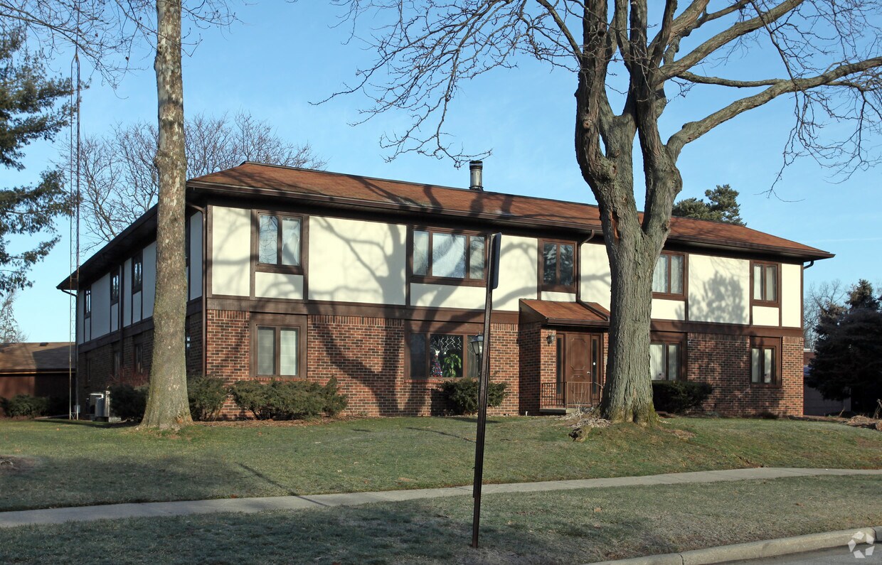 Primary Photo - 6634 Kingsbridge Dr