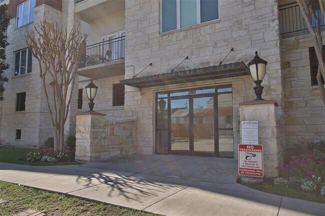 Foto del edificio - 1900 Genesee St