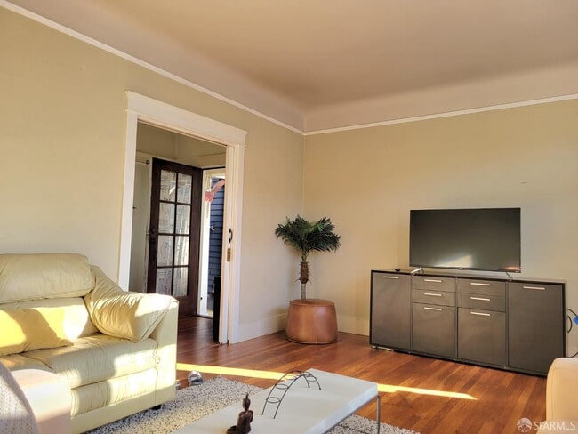 Building Photo - 120 21st Ave