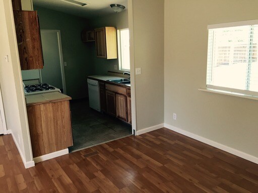 Building Photo - 3863 Puffin St