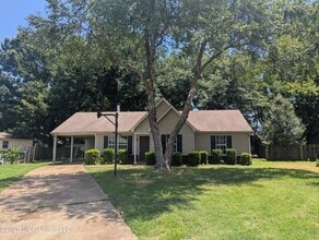 Building Photo - 904 Acorn Cove