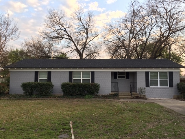 Building Photo - 510 W Oak St