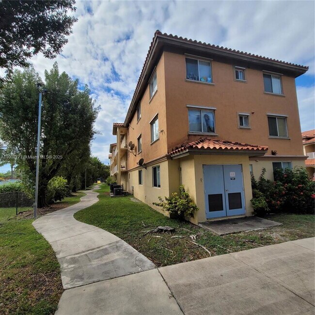 Foto del edificio - 17612 NW 25th Ave