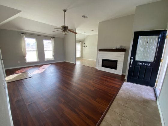 Foto del edificio - 5465 Westmeadow Ln