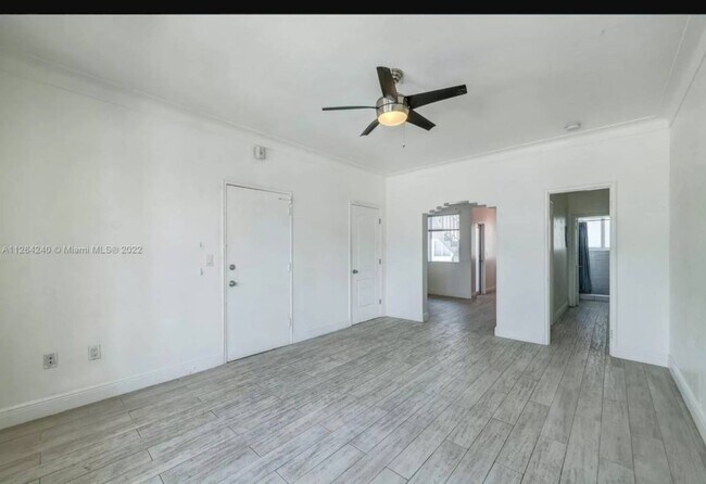 STUDIO LIVINGROOM - 610 12th St