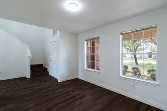 Building Photo - 2707 Troy Dr