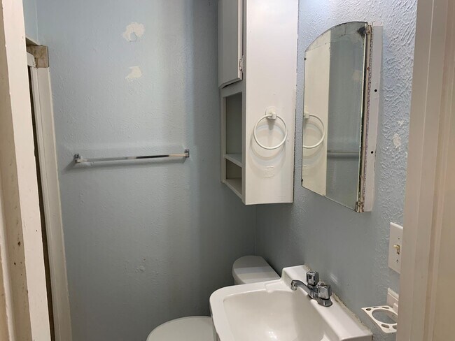 Foto del edificio - 1bedroom 1bathroom ALL BILLS PAID!!!! not ...