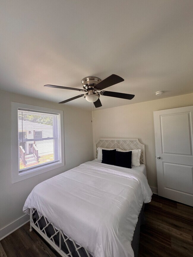 Foto del edificio - 401 Cedar Lane Rd