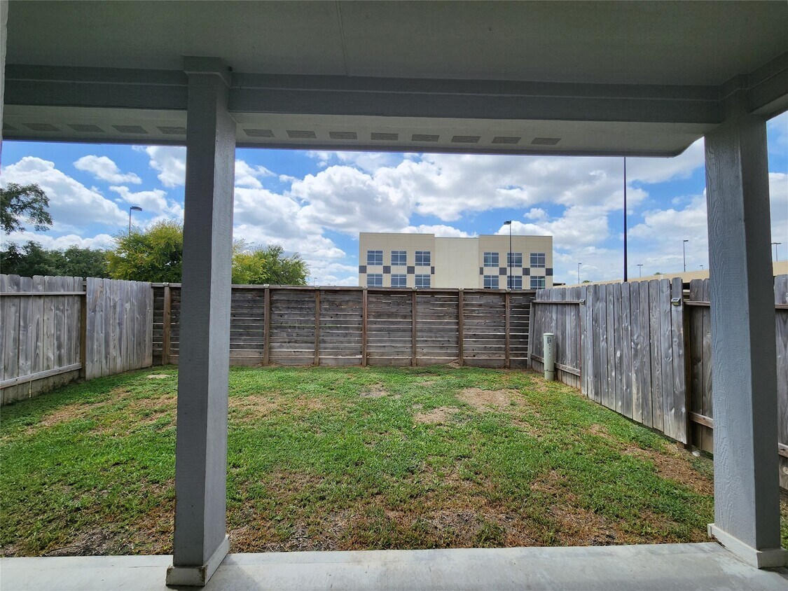 Foto del edificio - 1513 Lakeline Oak Dr