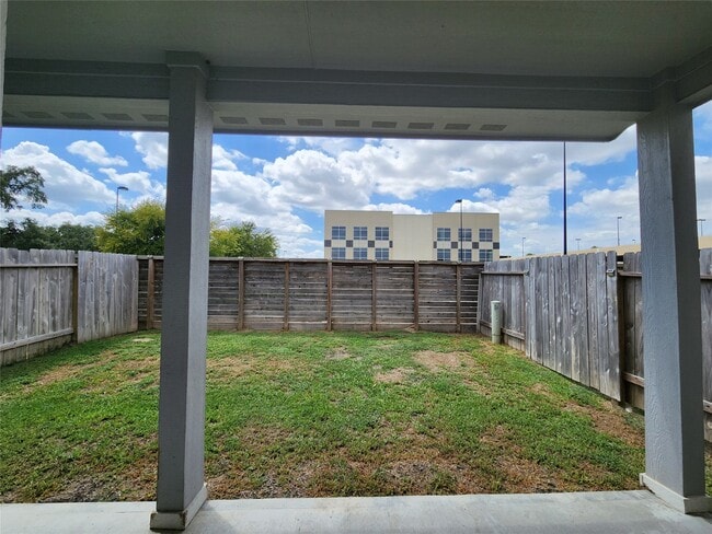 Building Photo - 1513 Lakeline Oak Dr