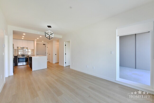 Photo du bâtiment - Modern 2 Bedroom + Large Den Condo at District in Willoughby