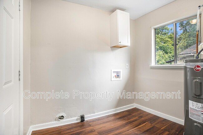 Building Photo - 3613 Maple Ave SW
