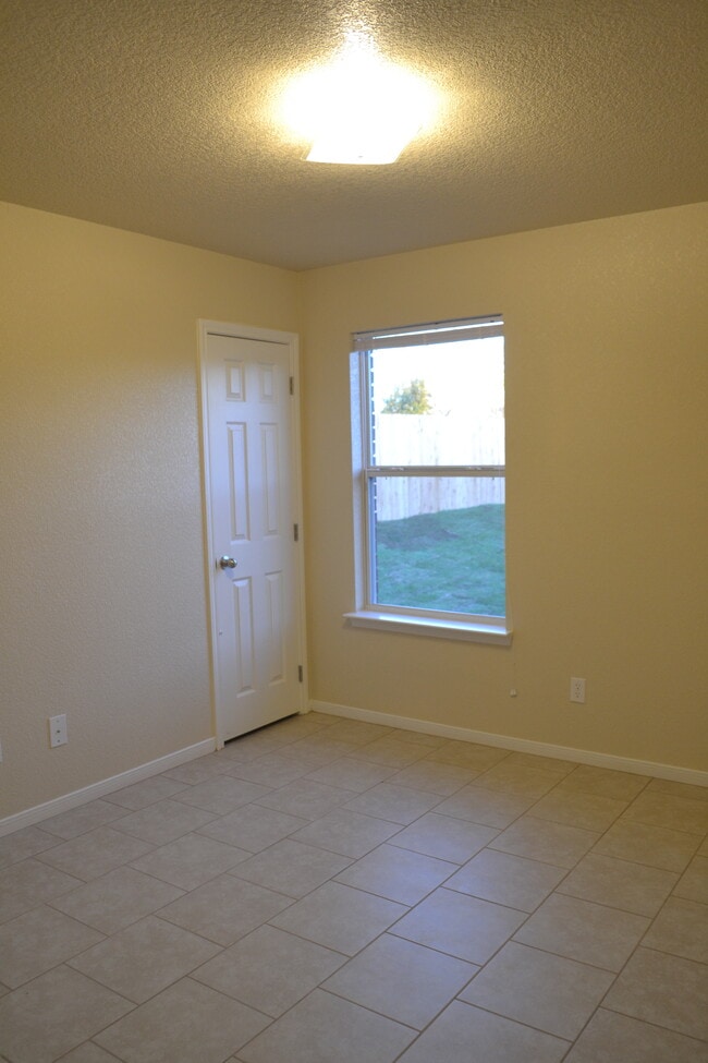 Dormitorio #2 con armario - 220 Ryan Cir Apt B