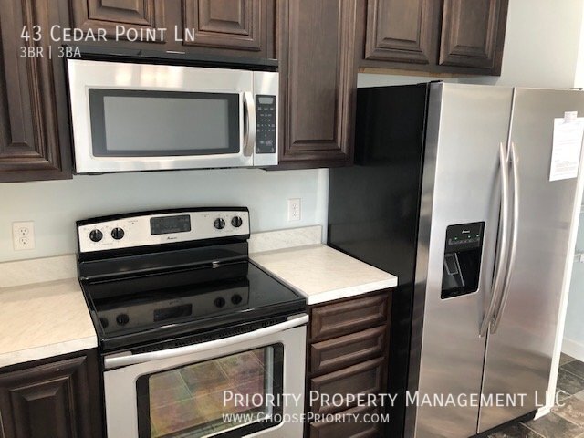 Foto del edificio - 43 Cedar Point Ln