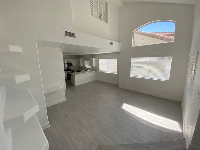 Building Photo - Charming 3 Bed/3Bath Townhome nestled in t...