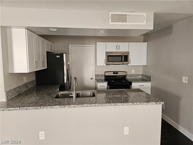 Foto del edificio - 7570 W Flamingo Rd