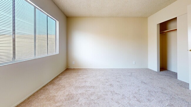 Building Photo - 11938 York Ave