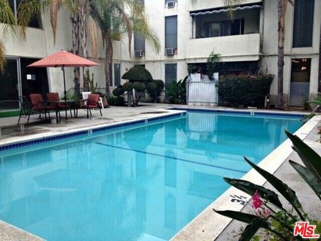 Foto del edificio - 6230 Reseda Blvd