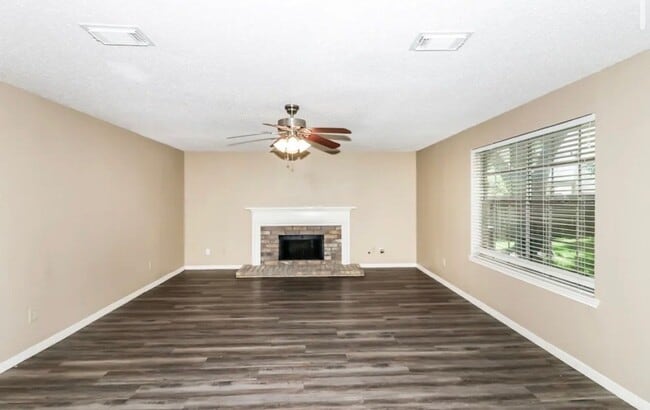 Foto del edificio - 16126 Majestic Glen Ln