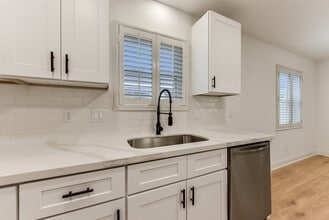 Building Photo - 5946 Valkeith Dr