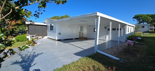 Foto del edificio - 1715 Pebble Beach Ln