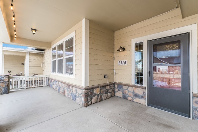 Building Photo - 2115 Blackbird Dr