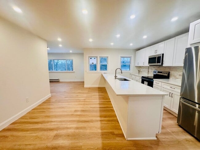 Foto del edificio - 19 Henning Dr