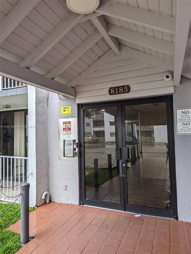 Foto del edificio - 8185 NW 7th St
