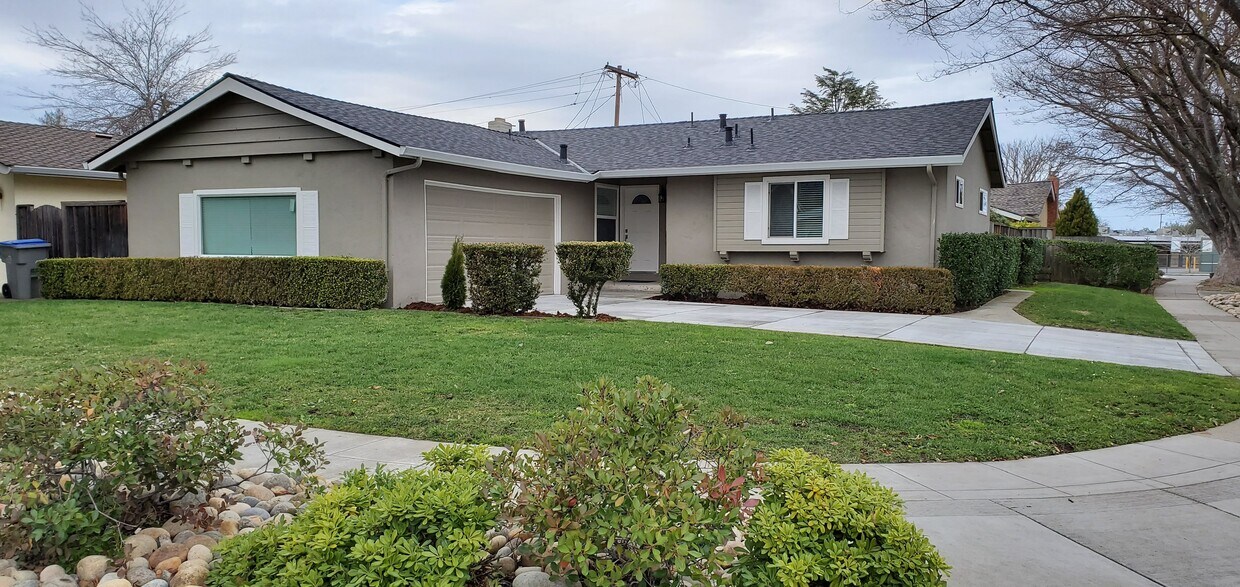 Primary Photo - 1477 Cameo Dr