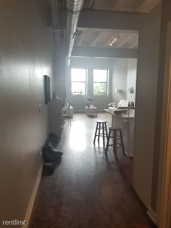 Primary Photo - 7056 N Clark St
