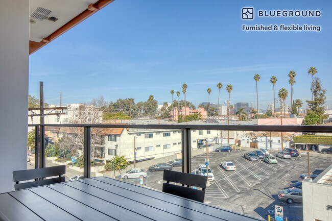 Foto del edificio - 1539 Purdue Ave