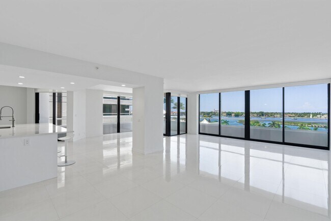 Foto del edificio - 529 S Flagler Dr