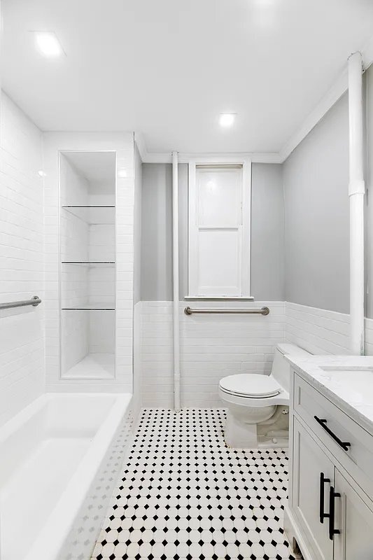 Building Photo - 242 Mulberry St