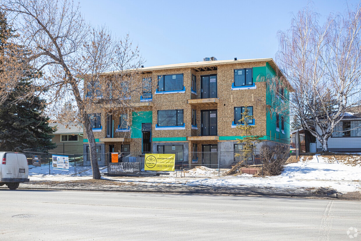 Photo principale - 2203 37 St SW