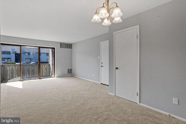 Building Photo - 901 Woodhollow Dr
