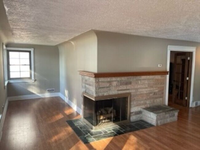 Building Photo - Lake Oakland Lakefront Home - 3 Bedroom 2 ...