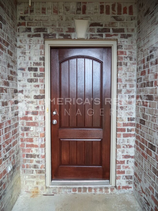 Building Photo - DEPOSIT PENDING! Home in Hillcrest area in...