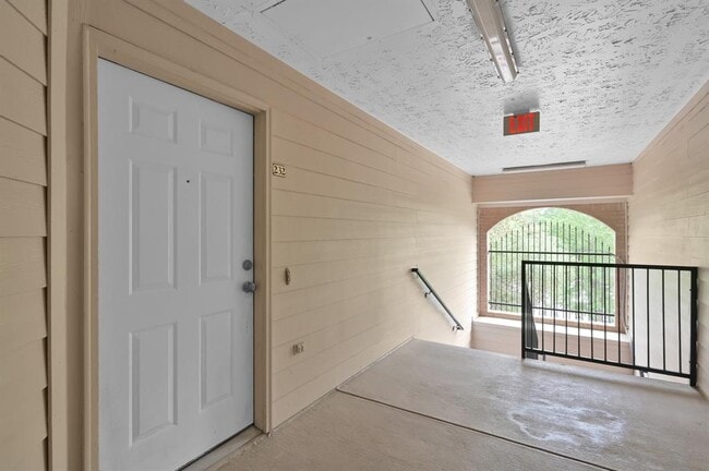 Building Photo - 8051 Bay Branch Dr