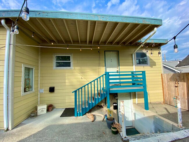Building Photo - 749 N 105th St