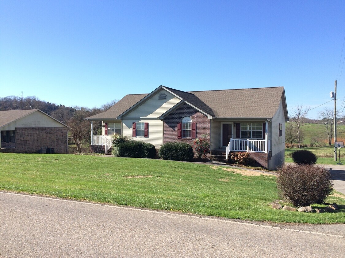 Foto principal - Beautiful 2 bedroom 2 bath duplex in East ...