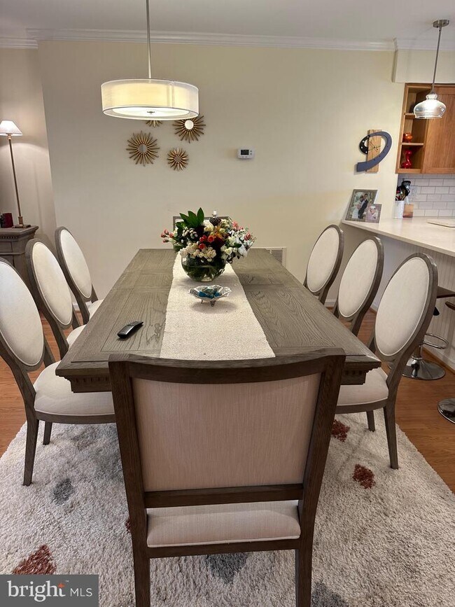 Building Photo - 9023 Golden Leaf Ct