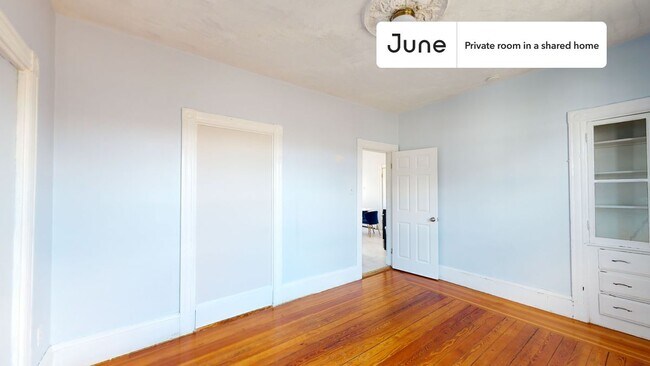 Foto del edificio - Private bedroom in 5 bed/1 bath Home