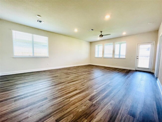 Foto del edificio - 18021 Umberto Dr