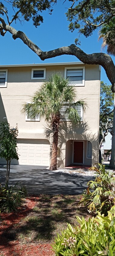 Primary Photo - 812 E Gulf Blvd