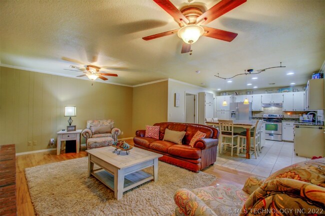 Foto del edificio - 4622 Barlow Dr