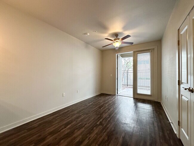Foto del edificio - 2621 Live Oak St