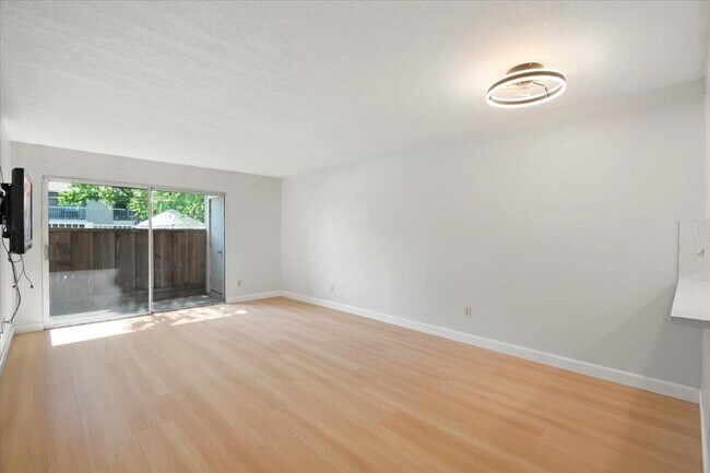 Foto del edificio - 1446 Chateau Common