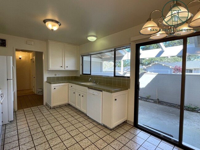 Building Photo - Two Bed Home in Country Club Gate Community