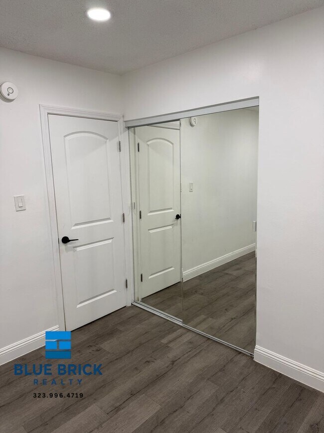 Foto del edificio - 5739 Halbrent Ave