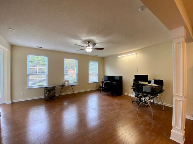 Building Photo - Outstanding Two Story Home - Two Car Garage